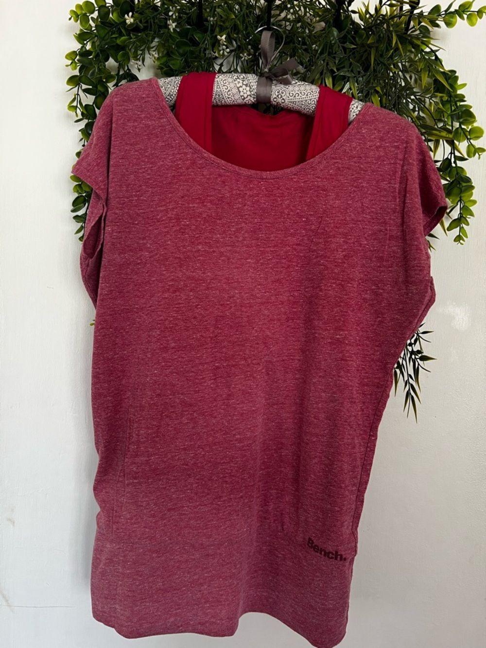 Bench Women's Heathered Burgundy Scoop Neck Short Sleeve Tee